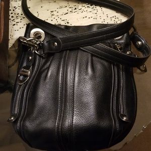 B. Makowsky handbag